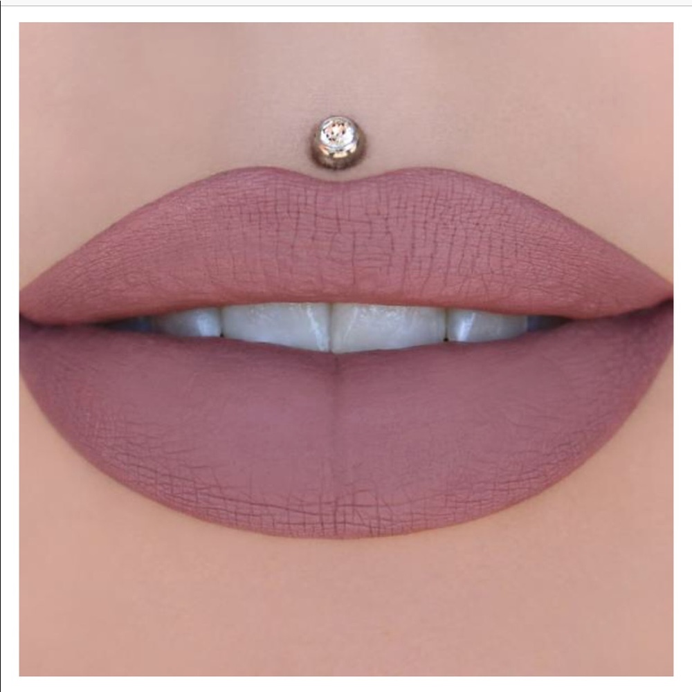 Jeffree Star Velour Liquid Lipstick in “Deceased”
